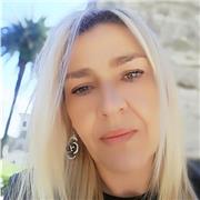 Modellista e sarta disponibile per lezioni di taglio e confezione. Oltre venti anni di esperienza in grandi aziende di moda, passione per la modellistica e la sartoria, da alcuni anni insegnante di questa materia Disponibile per lezioni in presenza oppure